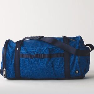 Lululemon Run Ways Duffle Gym Bag Large Blue Mosaic With Strap
